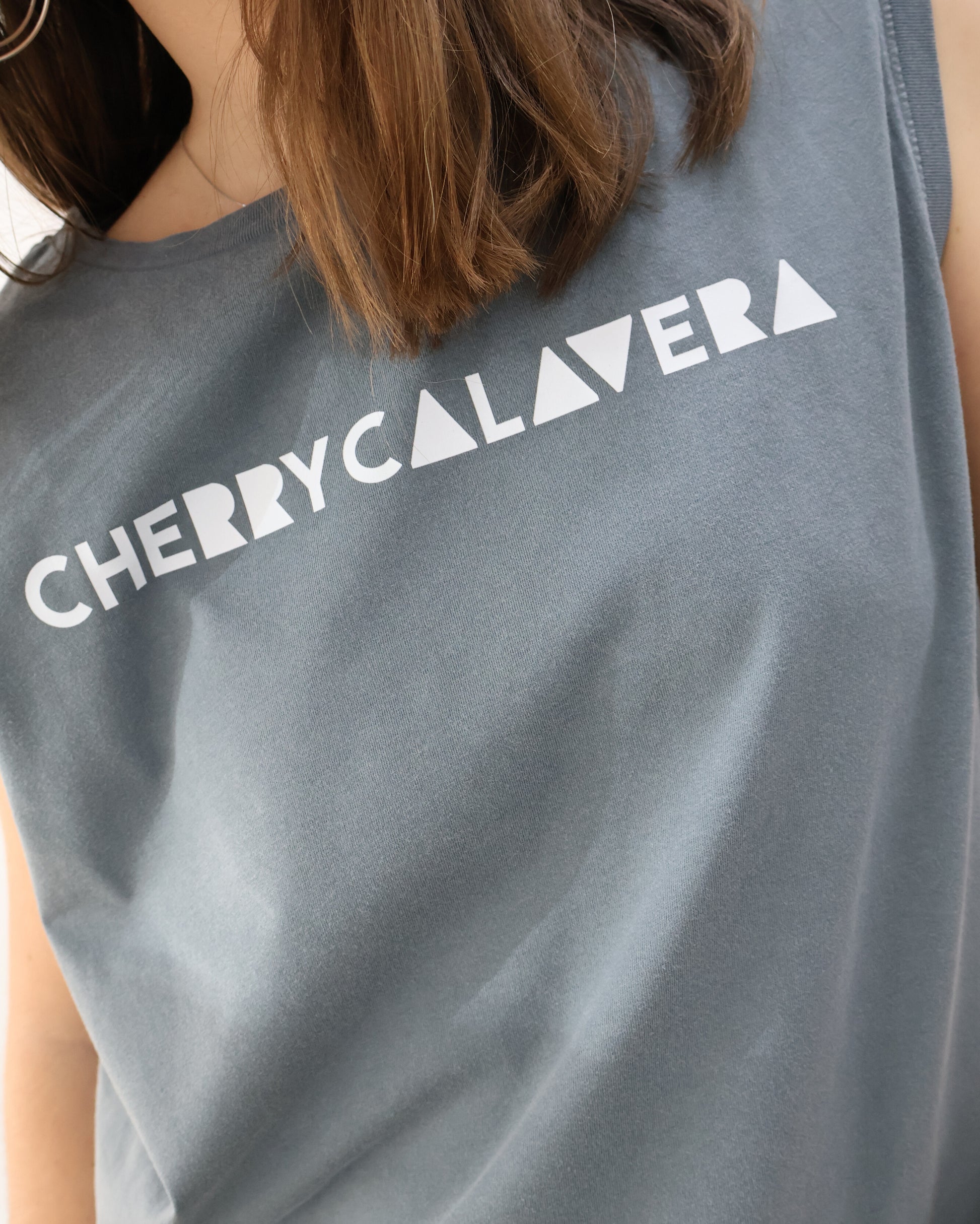 Camiseta Crop Chica Mineral Grey - Cherrycalavera